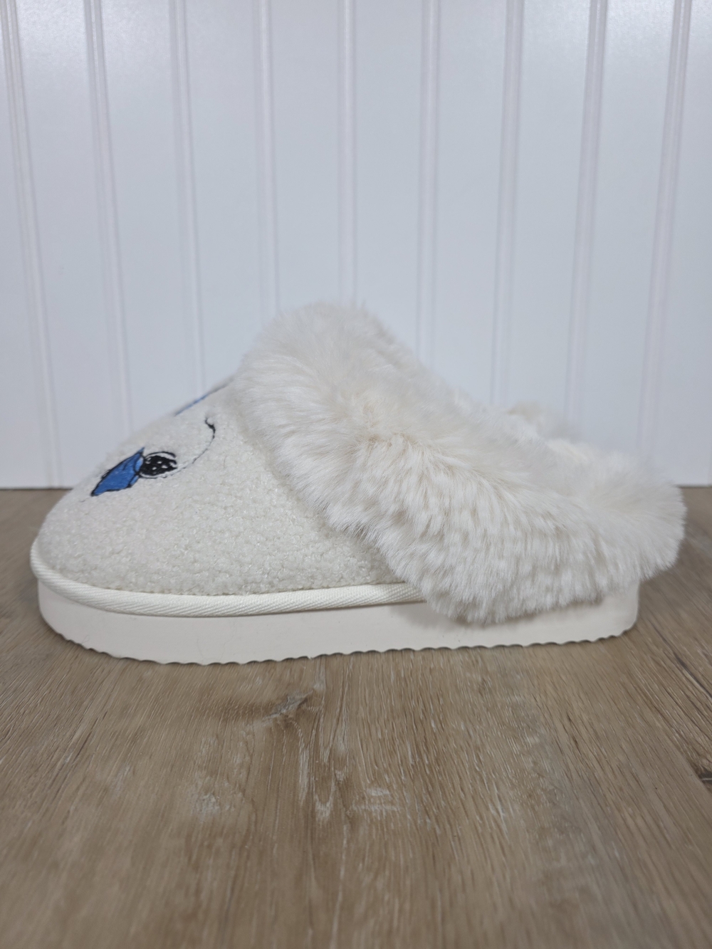 🆕️American Eagle / Snoopy  Slippers - Picture 5 of 9